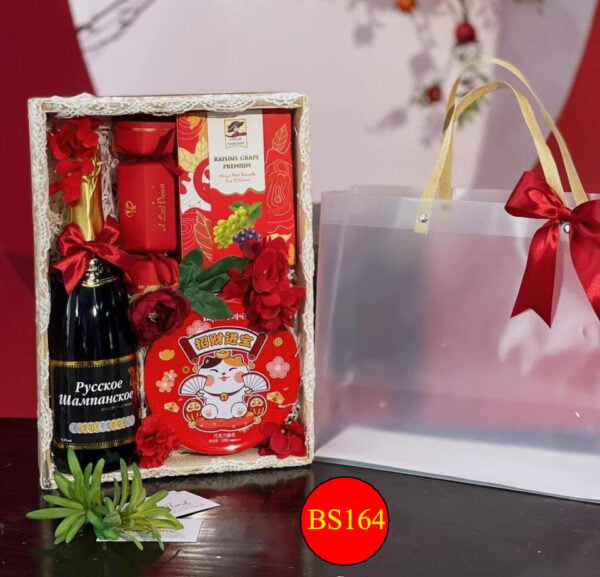 Hộp quà tết tinh tế với túi đựng