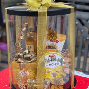 Set quà tết hình trụ trọn với màu vàng xinh xắn